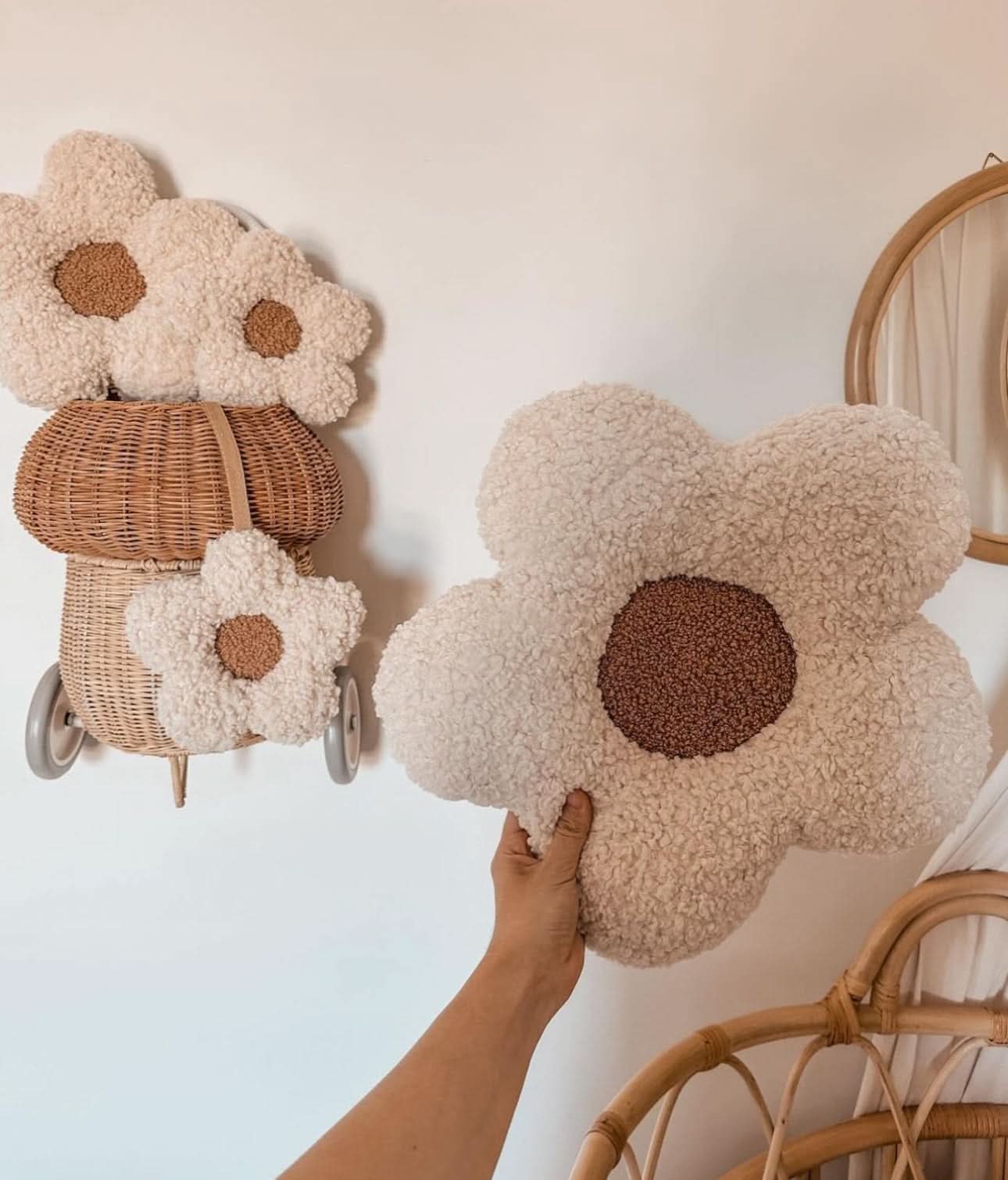 Large Daisy Cushion